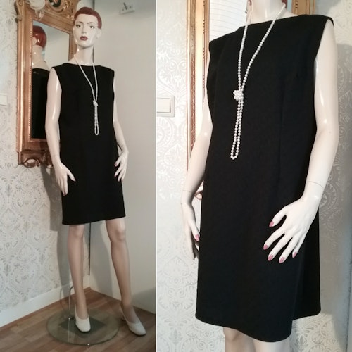 Vintage retro svart crimpleneklänning fodralklänning kortare 60-tal 70-tal