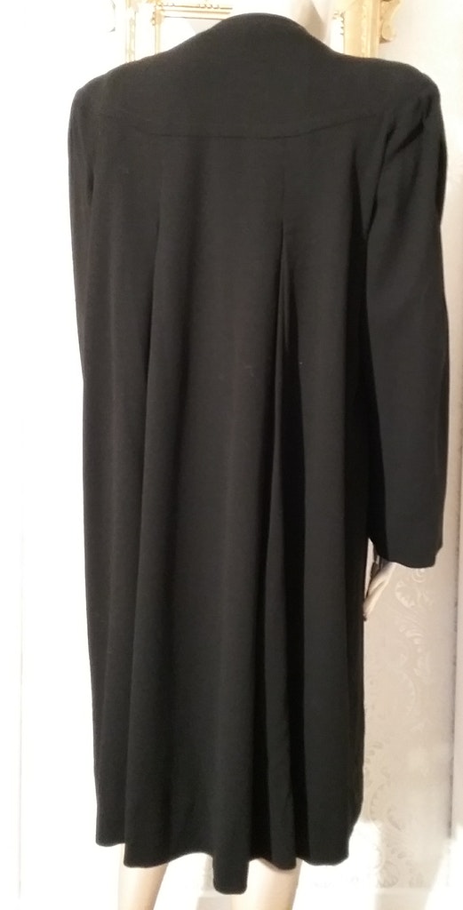 Vintage svart kappa vid modell stora axelvaddar 40-tal eller äldre -  Vintage Corner Österlen