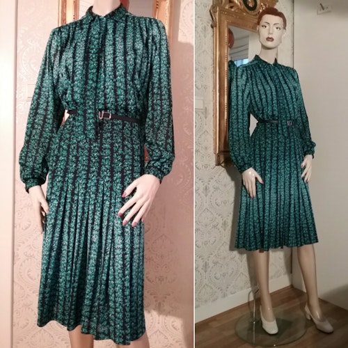 Retro vintage turkosblå mönstrad syntetklänning Presence Holland knytband 70-tal