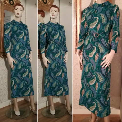 Retro vintage blå- och grönmönstrad långklänning halvpolo Aspens 60-tal 70-tal