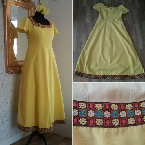 Vintage retro gul klänning med bårder och lång vid kjol 60-tal 70-tal