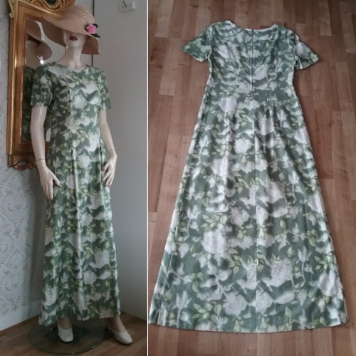 Retro grön-blommig långklänning fin modell kort arm 70-tal