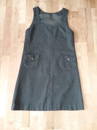 Vintage retro svart och grå-randig hängsel-klänning i ull 60-tal