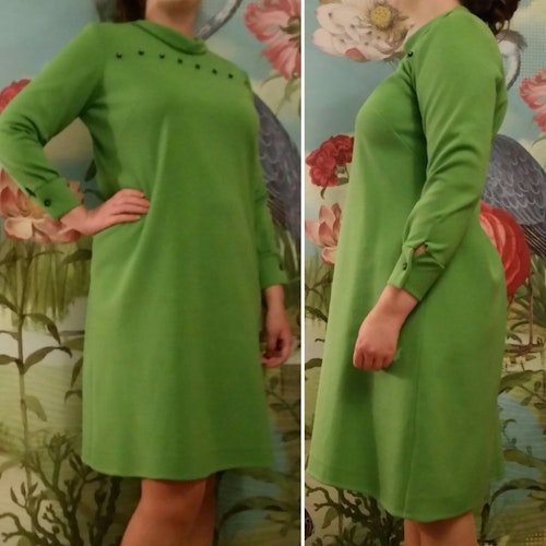 Retro äppelgrön syntetklänning med knappar 70-tal