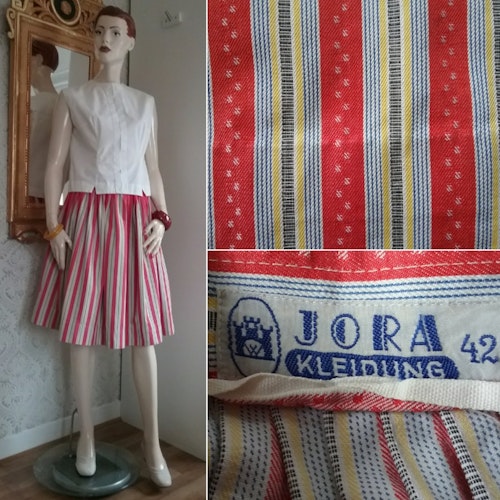 Vintage retro bomulls-kjol Jora Kleidung rynkad med mycket vidd röd grå gul