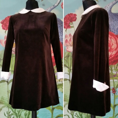 Retro vintage brun sammetsklänning med vit spetskrage 60-tal