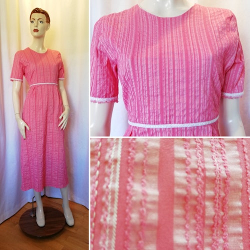 Vintage retro längre klänning bäckebölja-stretch rosa ränder spetsband