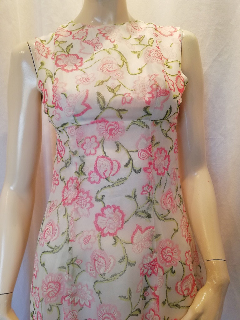 Vintage retro fest-klänning balklänning med cape tunn chiffong med rosa  blommor - Vintage Corner Österlen