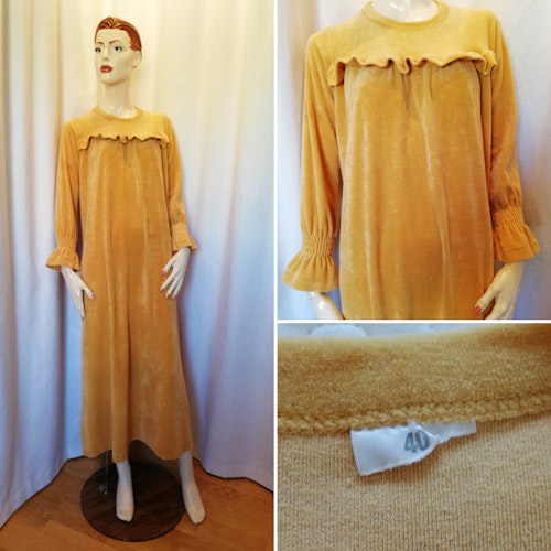 Retro lejongul mysig plysch-klänning hemmadress lång med fina volanger 80-tal