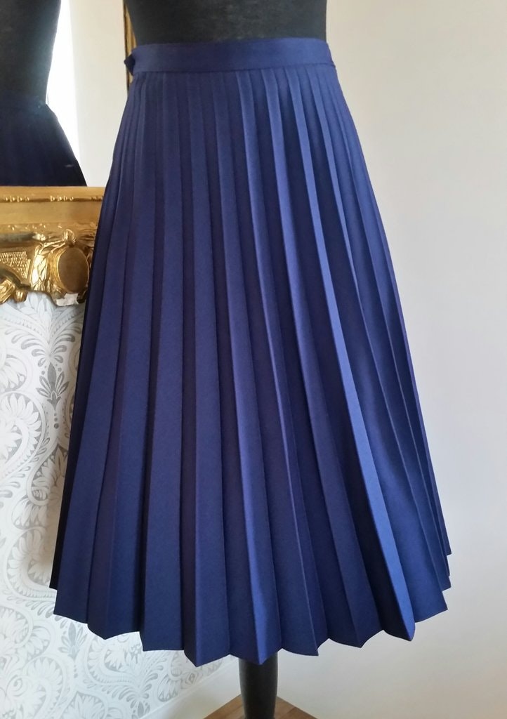 Retro blå plisserad kjol 7080-tal - Vintage Corner Österlen