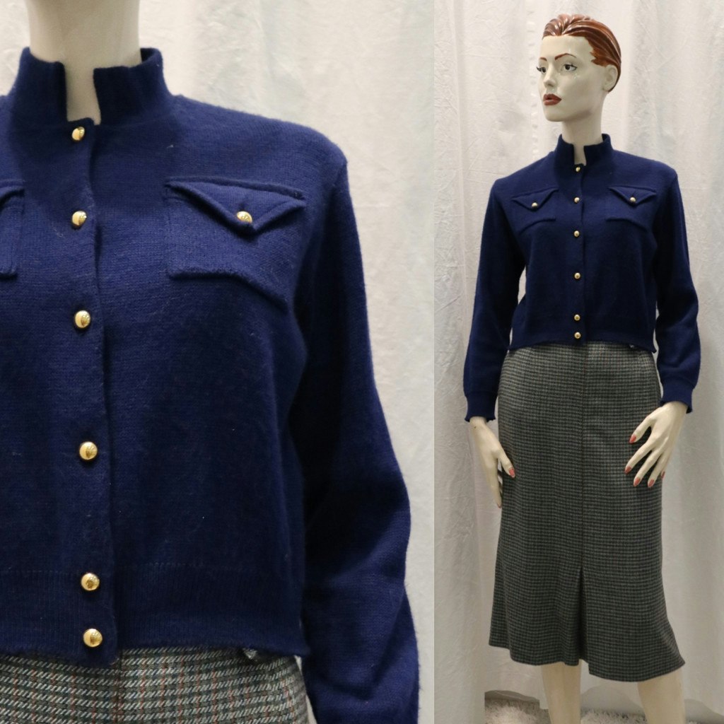 Vintage retro midjekort kofta tröja blå stickad akryl med guldknappar  60-tal - Vintage Corner Österlen