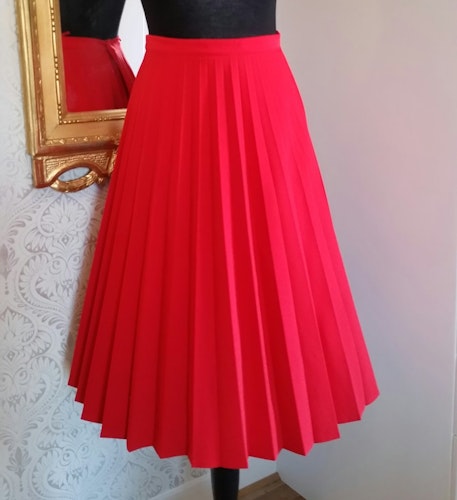 Retro röd plisserad kjol 7080-tal