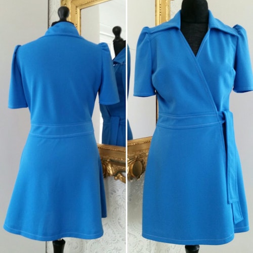Retro vintage kornblå omlottklänning kort arm syntet 70-tal