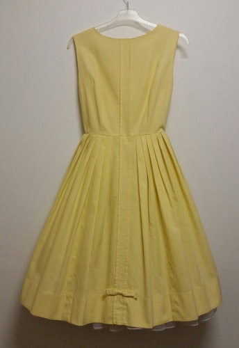 Retro vintage gul klänning med vid kjol i våfflad bomull armlös, 60-tal