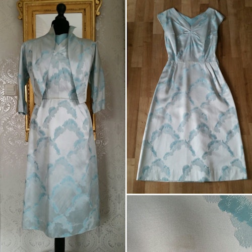 Retro vintage dräkt fodralklänning och bolero ljusblå duchesse, 5060-tal