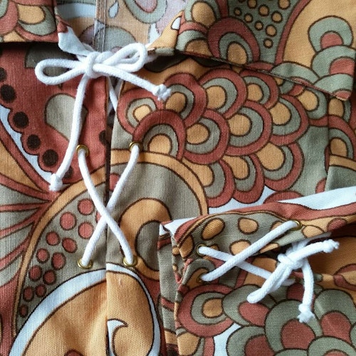 Retro brun orange mönstrad tunika bomull vita band snörning 70-tal 60-tal