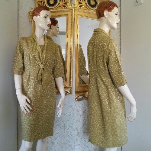 Vintage gul-beige blommig "tantklänning" klänning med sjalkrage 50-tal