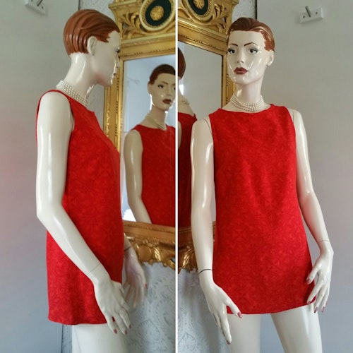 Retro vintage rödmönstrad kortkort fodrad klänning 60-tal 70-tal