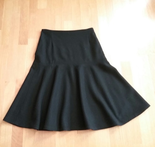 Vintage retro kort kjol svart ull klockad nertill Norén & Rippner