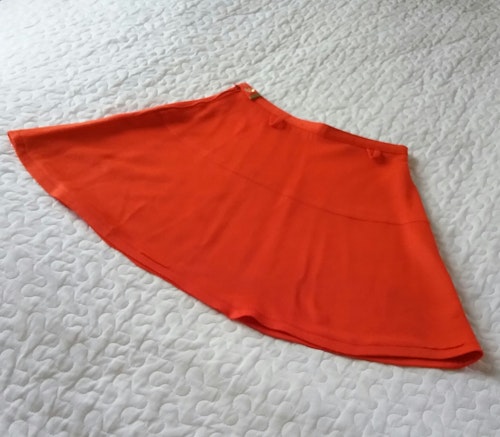 Vintage retro kortkort kjol orangeröd orlon klockad 60-tal