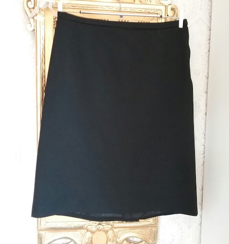 Retro kjol svart crimplene fodrad slits bak blxitlås i sidan 70-tal