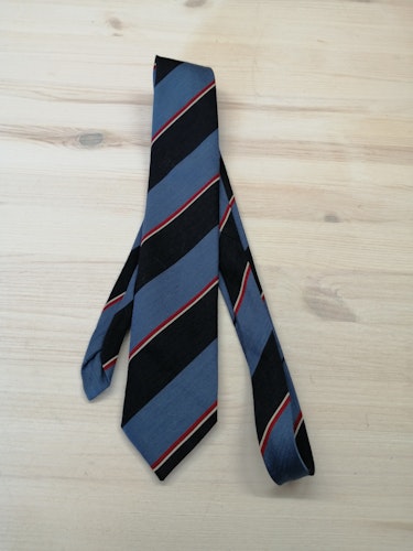 Vintage slips diagonalrandig blå ljusblå smal rand i rött vitt