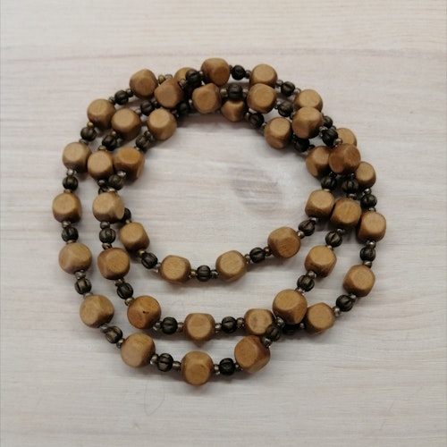 Vintage bijouteri halsband träfärgade fyrkantiga och mindre bruna pärlor