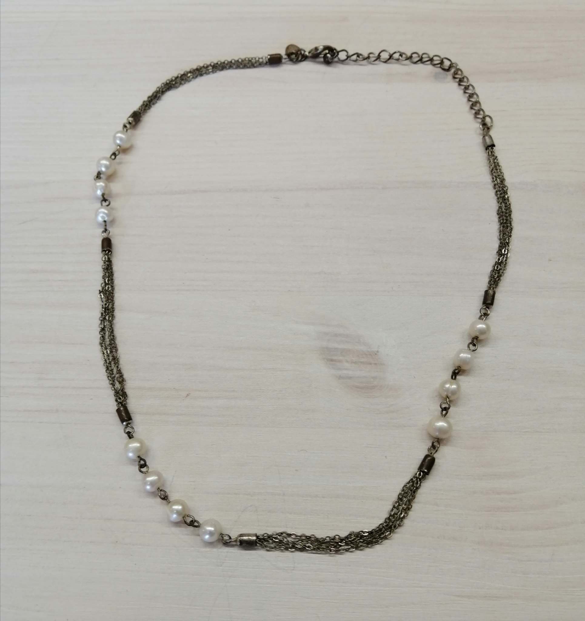 Second hand LBVYR halsband silverf länkar och vita pärlor - Vintage Corner  Österlen
