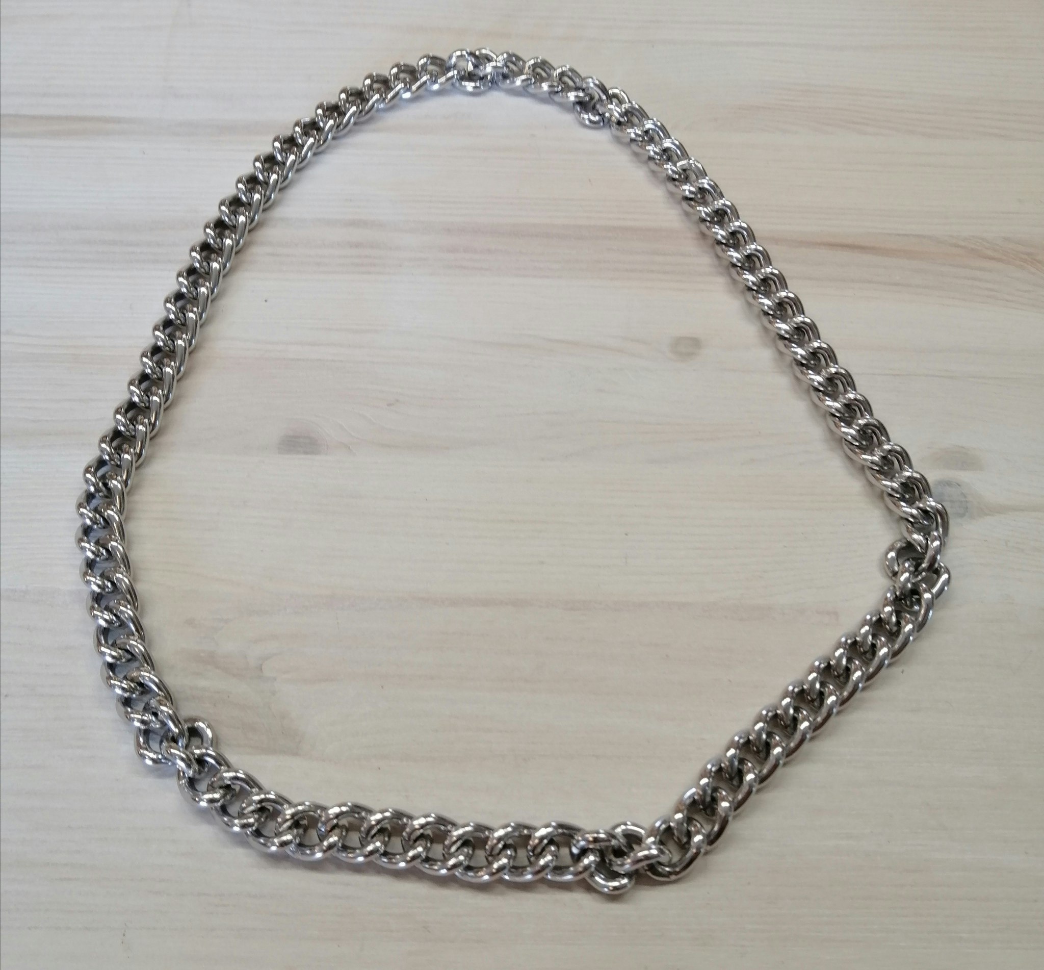 Second hand bijouteri grov silverf kedja långt halsband metall - Vintage  Corner Österlen