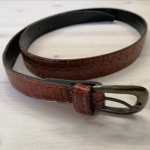 Second hand skärp bälte brunt fyrkantmönstrat bronsfärgat spänne
