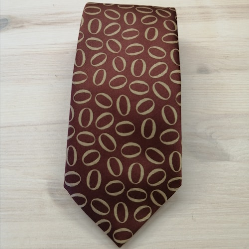 Second hand slips gammelrosa med guldfärgade ovaler