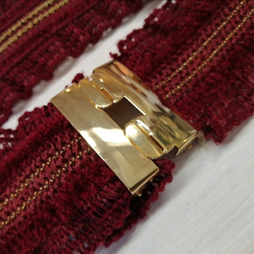 Second hand skärp bälte textil vinrött med guldinslag lite stretch