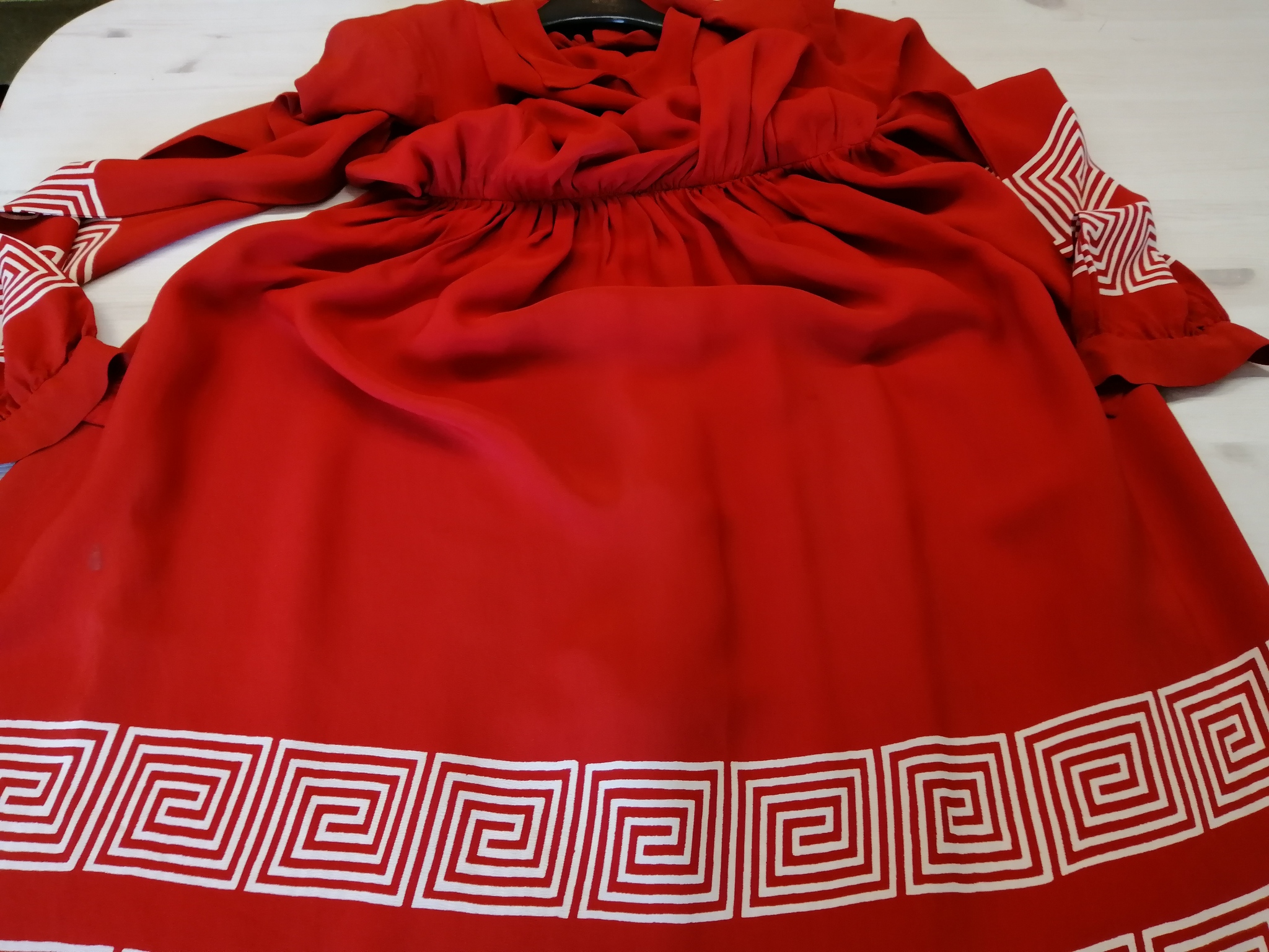 Vintage 40-tal röd klänning med vitt mönster lång ärm ok veck