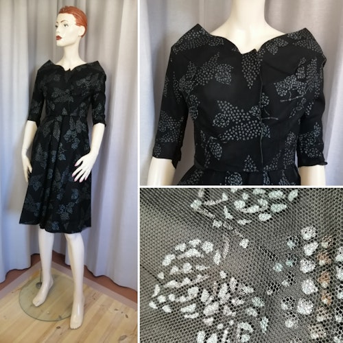 Vintage liten festklänning med dräktjacka överst tyll med silverf mönster vid kjol