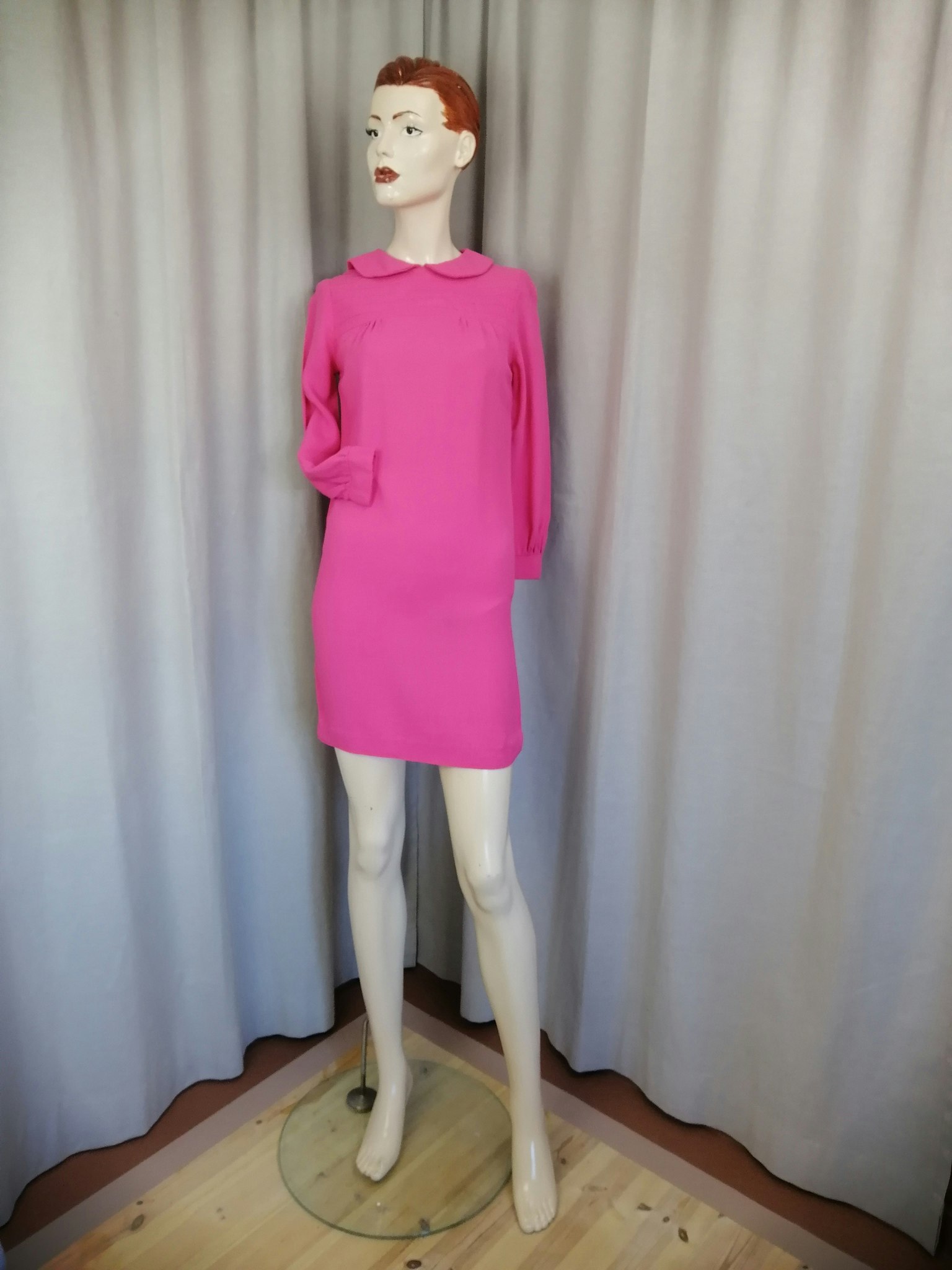 Vintage pytteliten cerise klänning ok ledigare lång ärm crepe 60-tal -  Vintage Corner Österlen