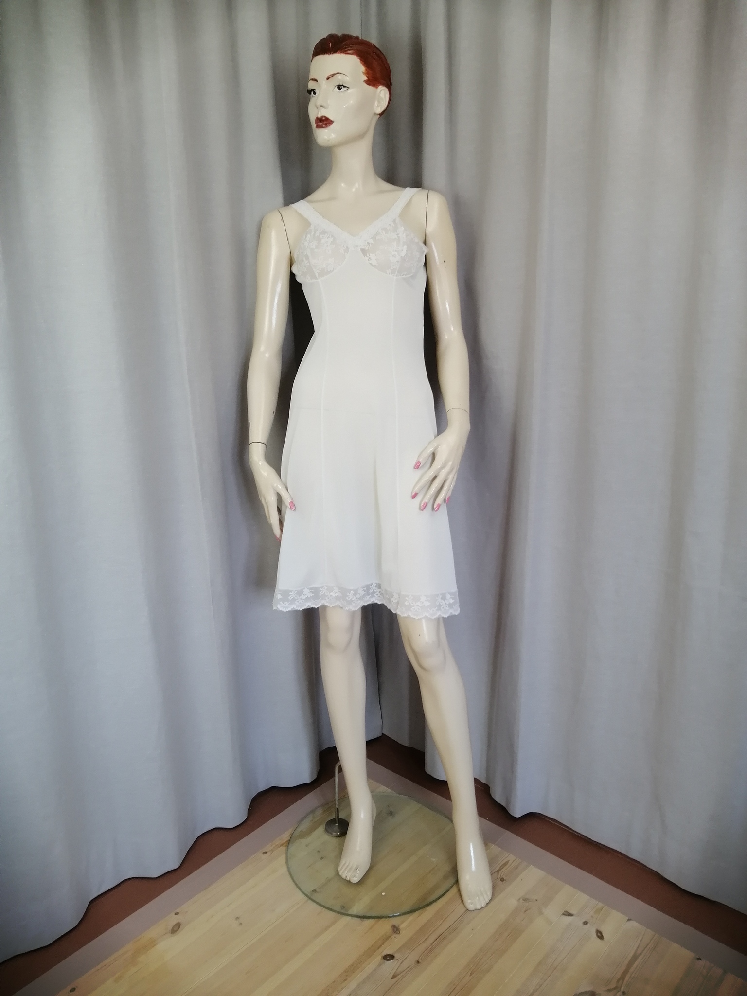 Vintage 60-tal Grace underklänning vit nylon spetsblommor bysten
