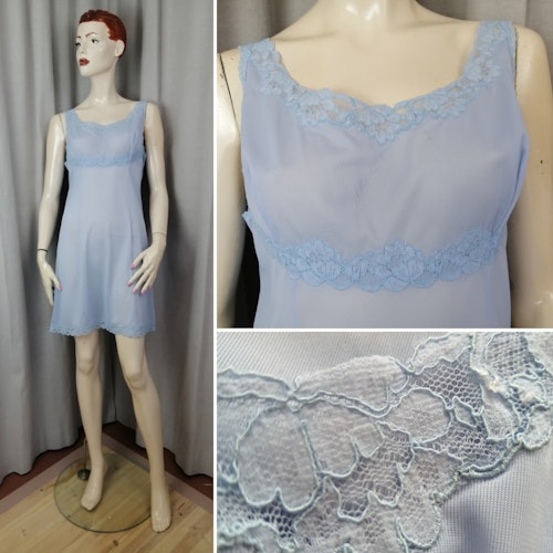 Vintage 60-tal Grace underklänning ljusblå-lavendel spets under och över bysten