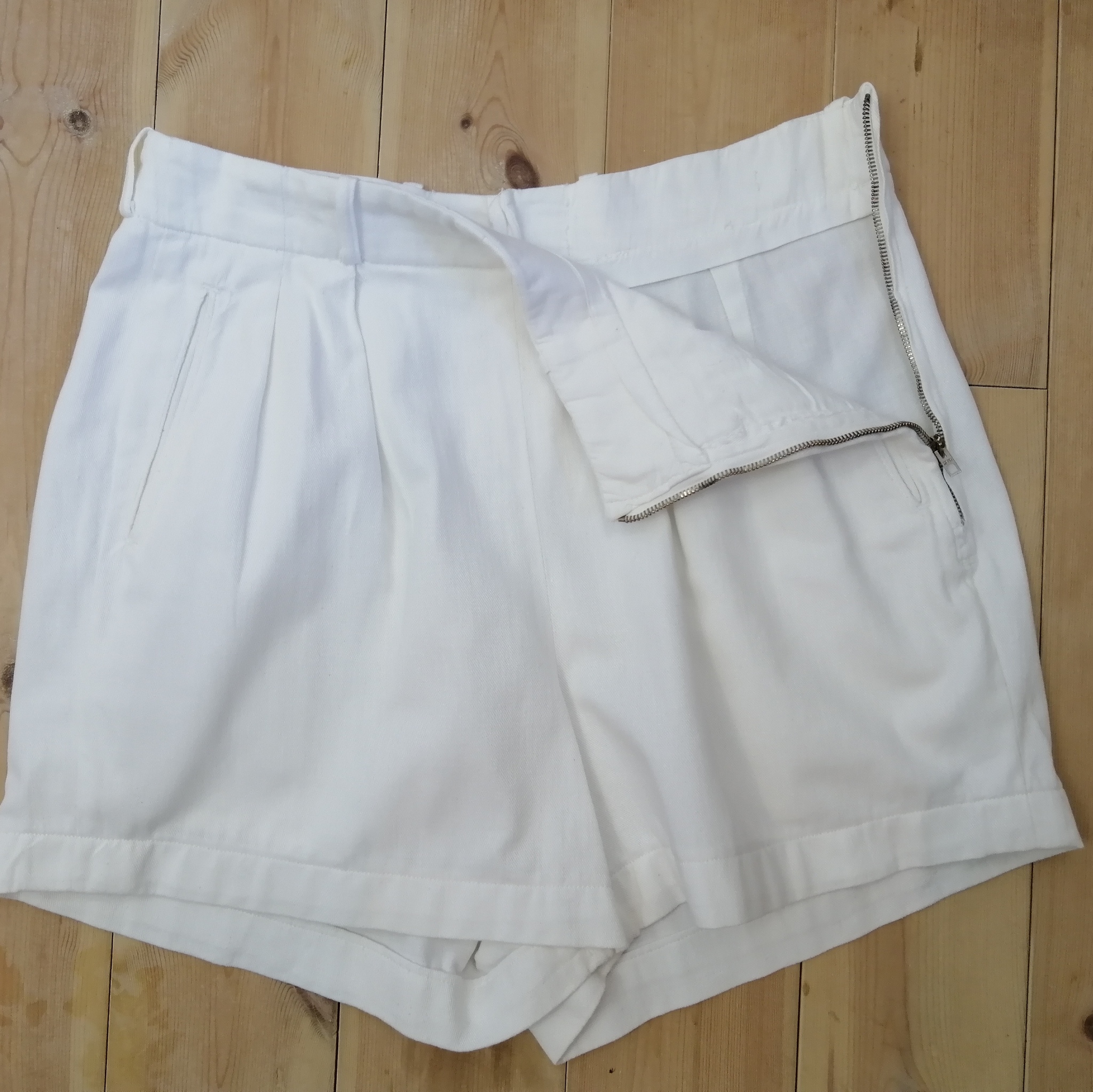 Vintage vita shorts bomull gubbveck sidknäppning sidfickor 4050-tal