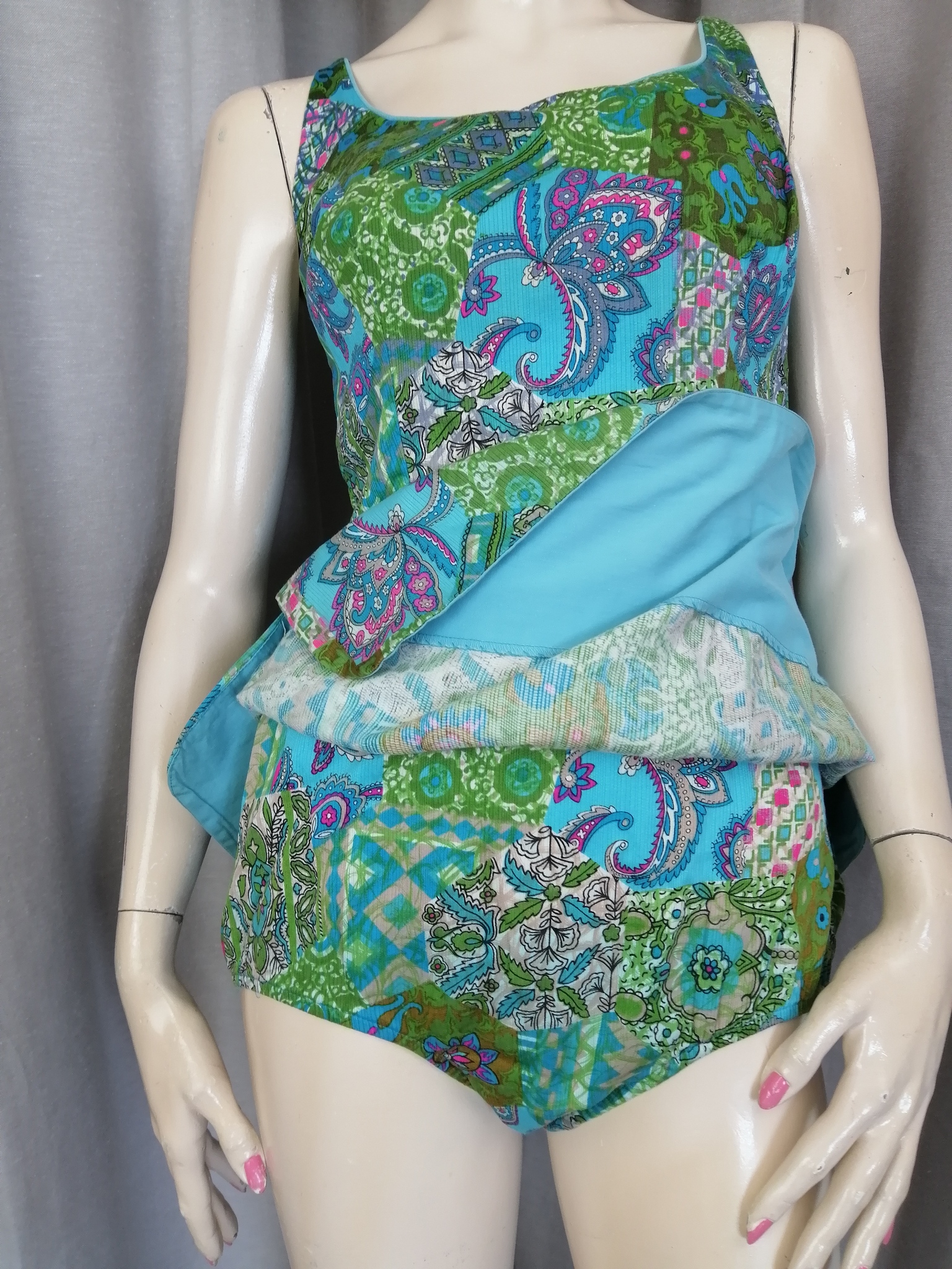 Vintage baddräkt 5060-tal kjol fram bak mönstrad turkos grön cerise dragledja bak smock