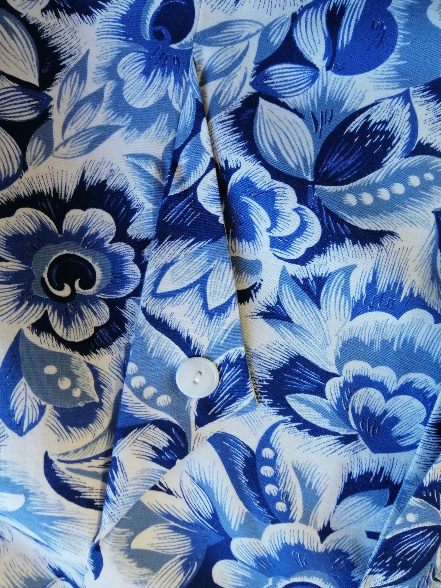 Vintage bomullsklänning 50-tal vit med blå blommor vid kjol fickor skärp
