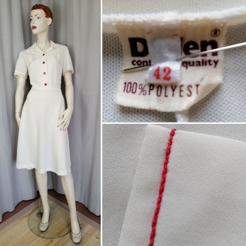 Vintage vit syntetklänning med röda detaljer klockad kjol, knappar 6070-tal