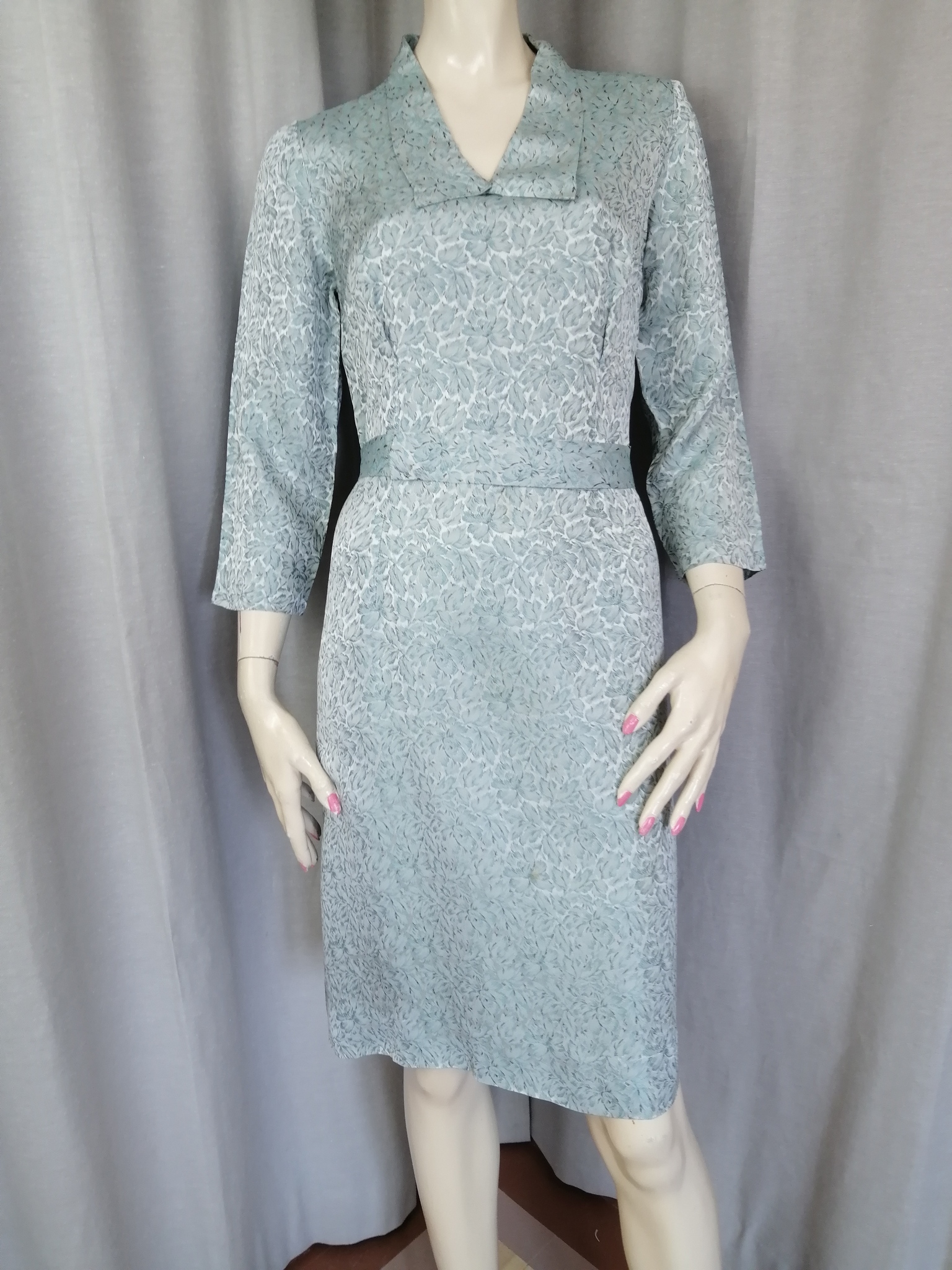 Vintage damklänning vävt mönster ljusblått turkos silver, med bolero och skärp