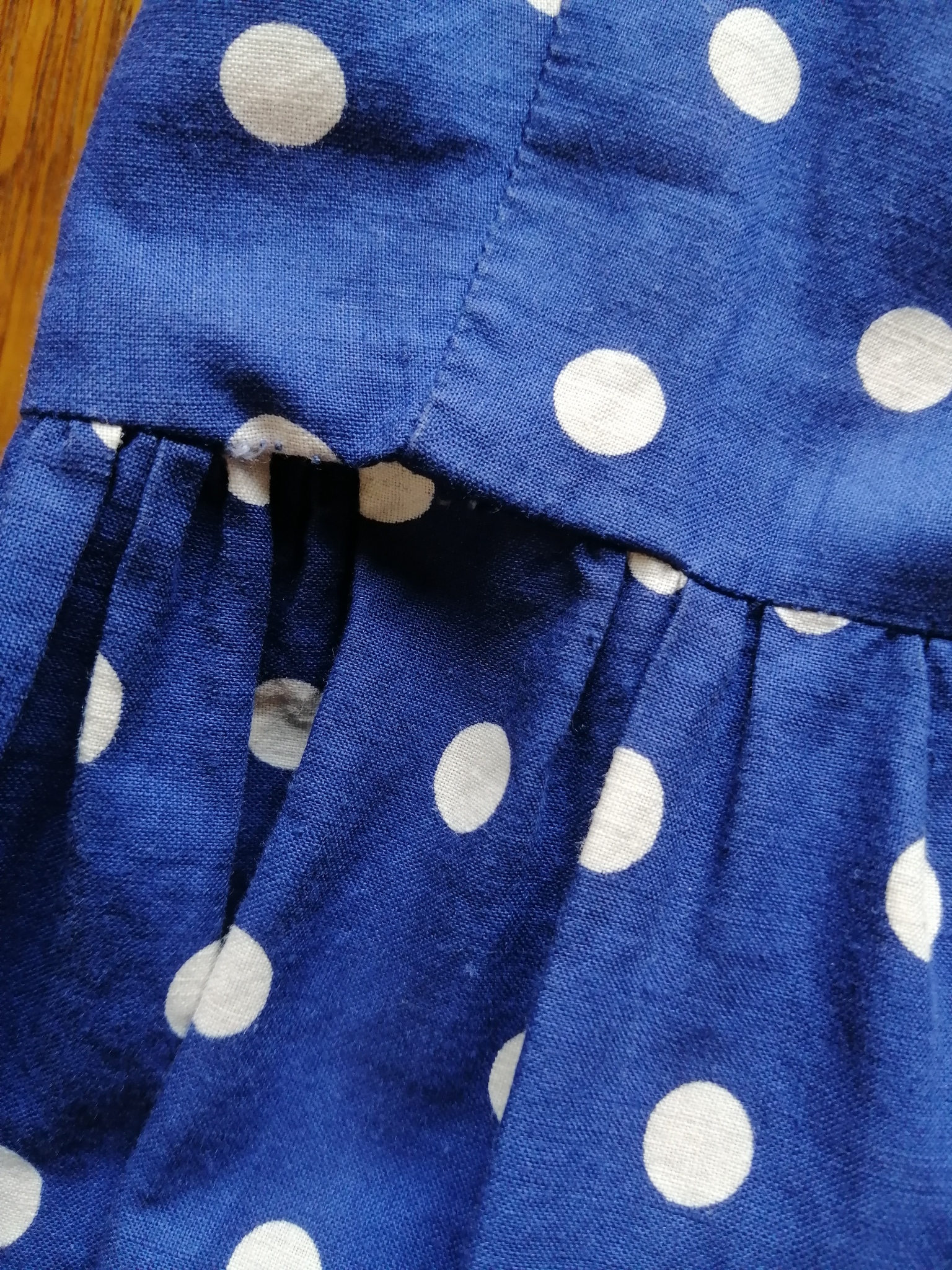 Vintage sommarklänning blå med vita prickar axelband vid kjol 60-tal