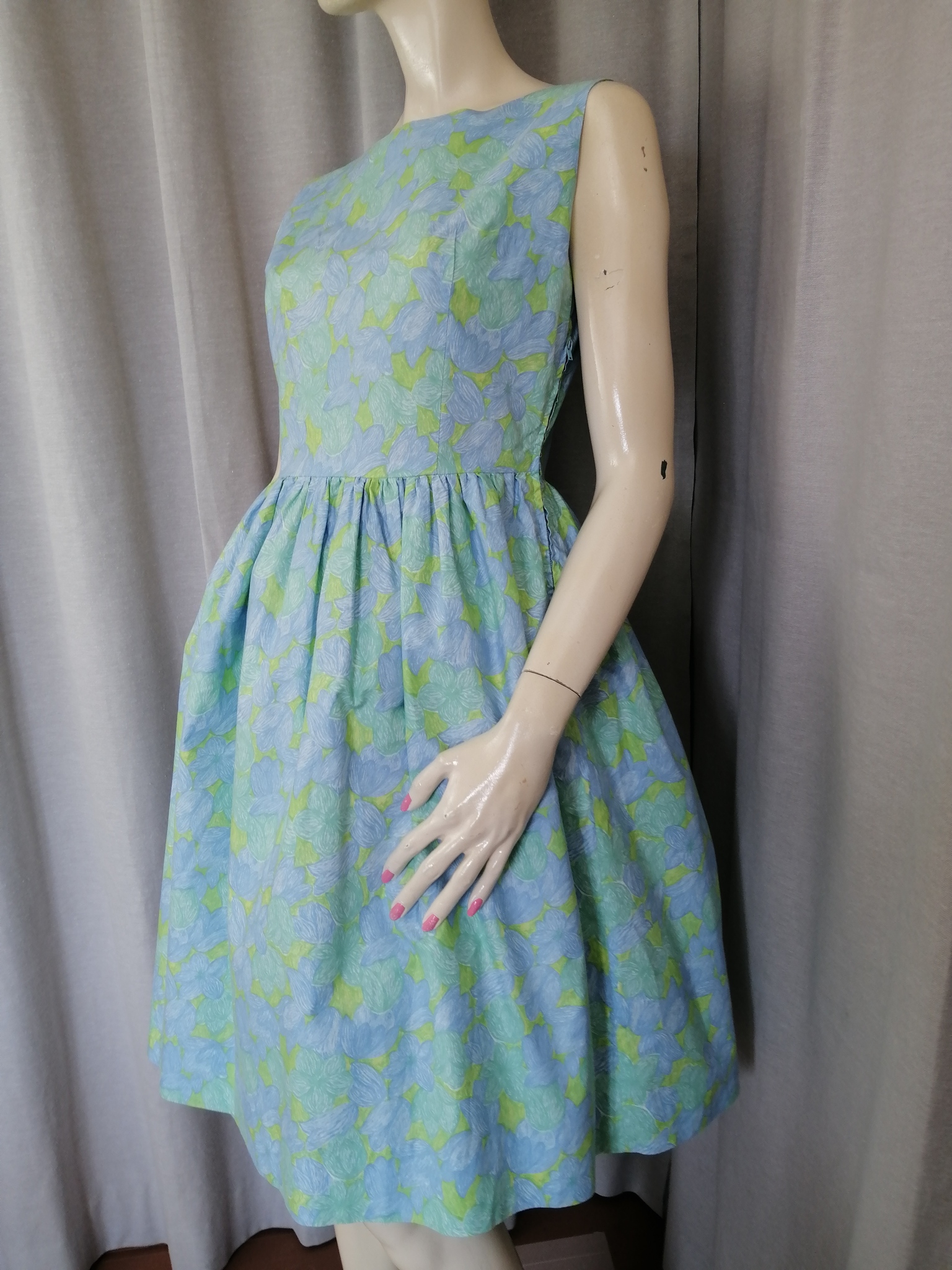 Vintage sommarklänning ärmlös vid kjol limegrön ljusblå mönstrad skärp 60-tal
