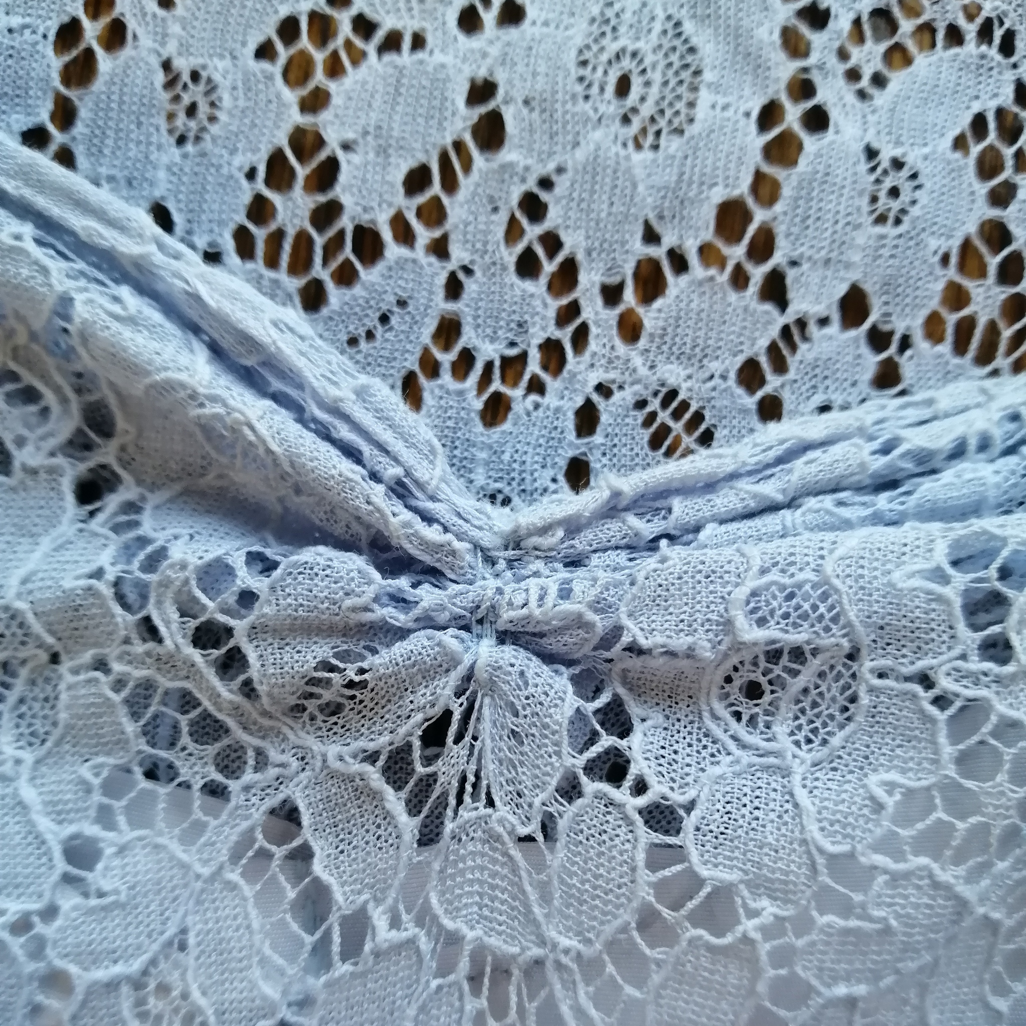 Vintage balklänning ljusblå-lavendel spets med underklänning isydd 50-tal