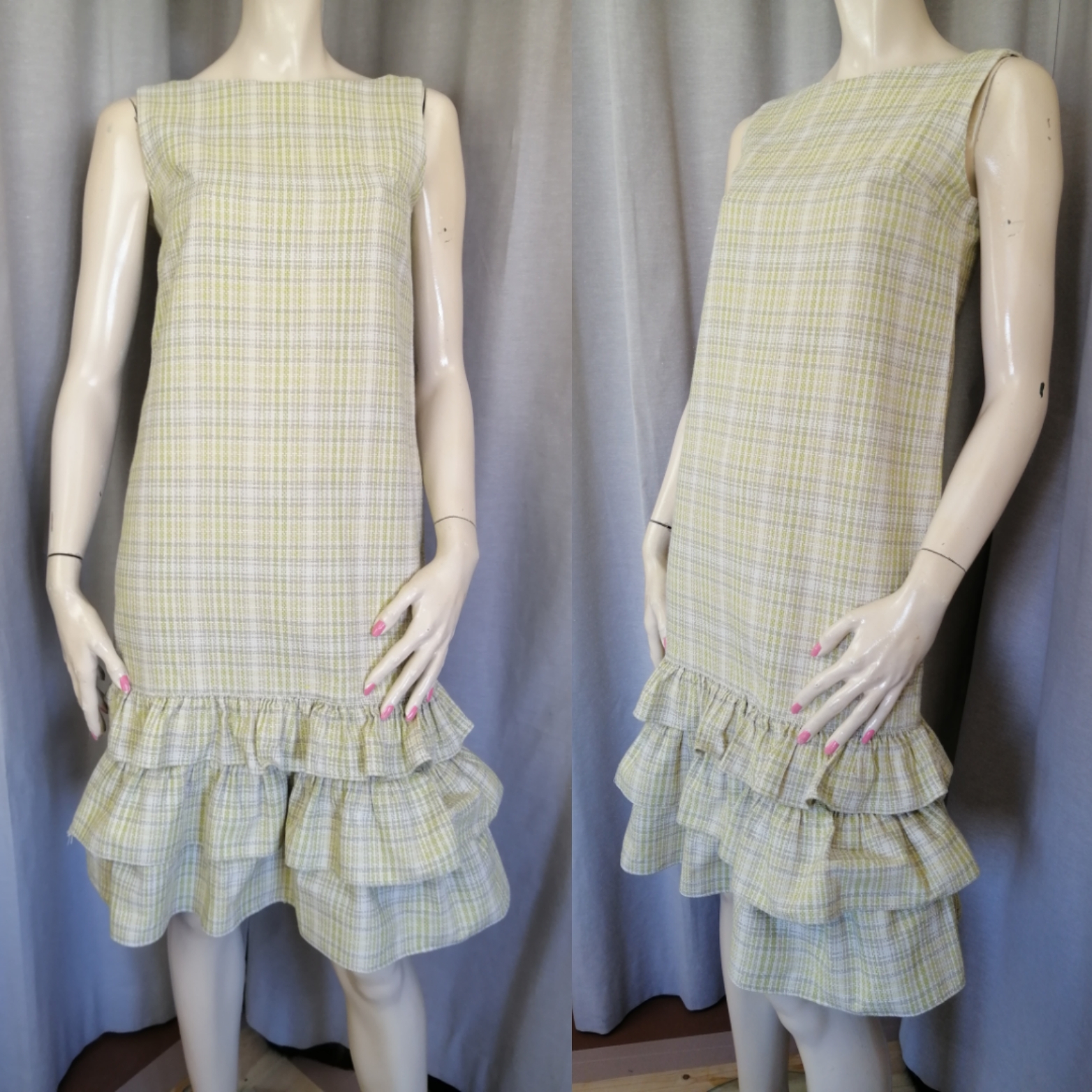 Vintage rak klänning utan ärm volanger nertill grovt tyg rutvävt vit gul ljusgrå 50-tal