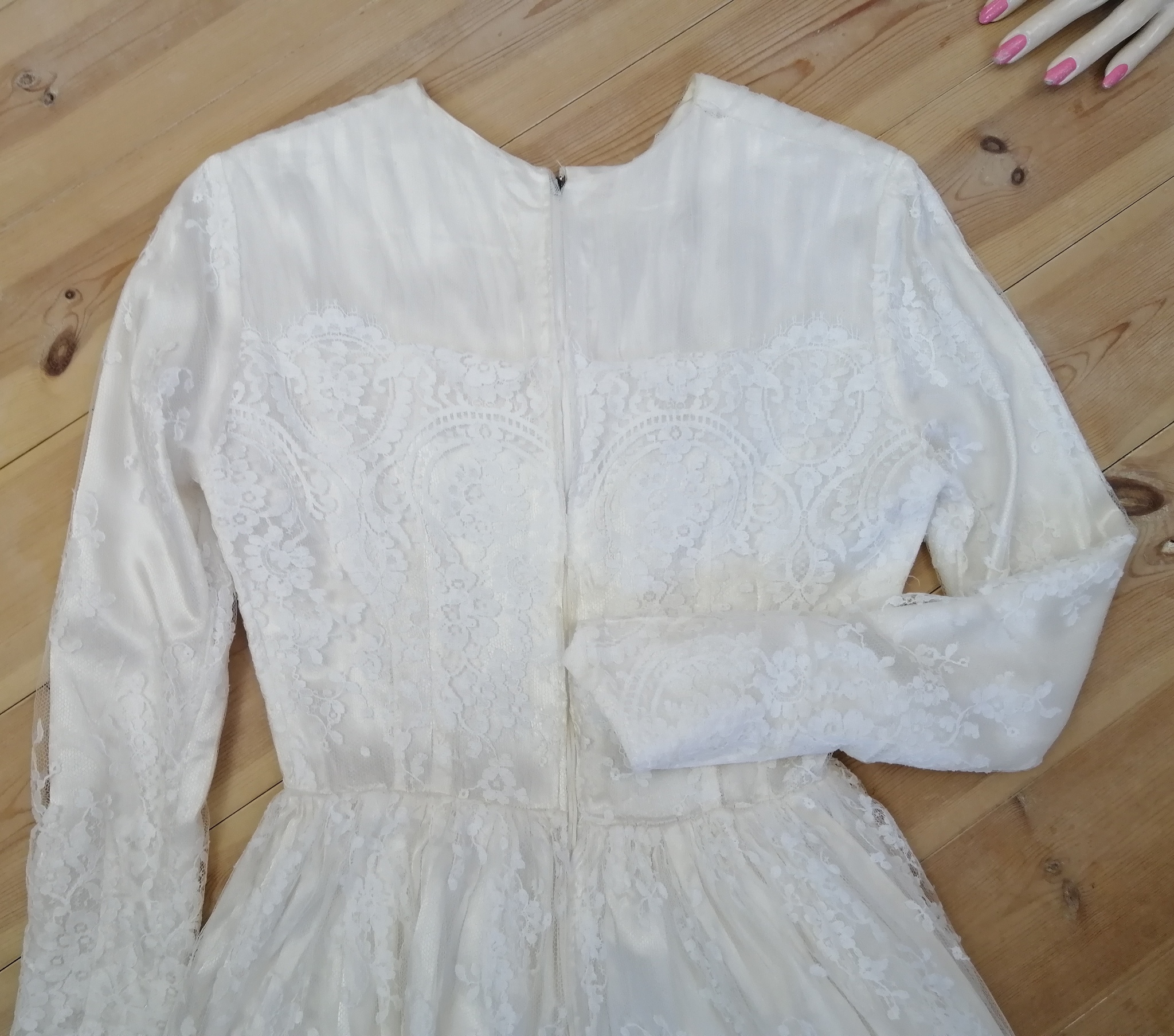 Vintage brudklänning 60-tal kort mycket spets 2 underkjolar lång ärm