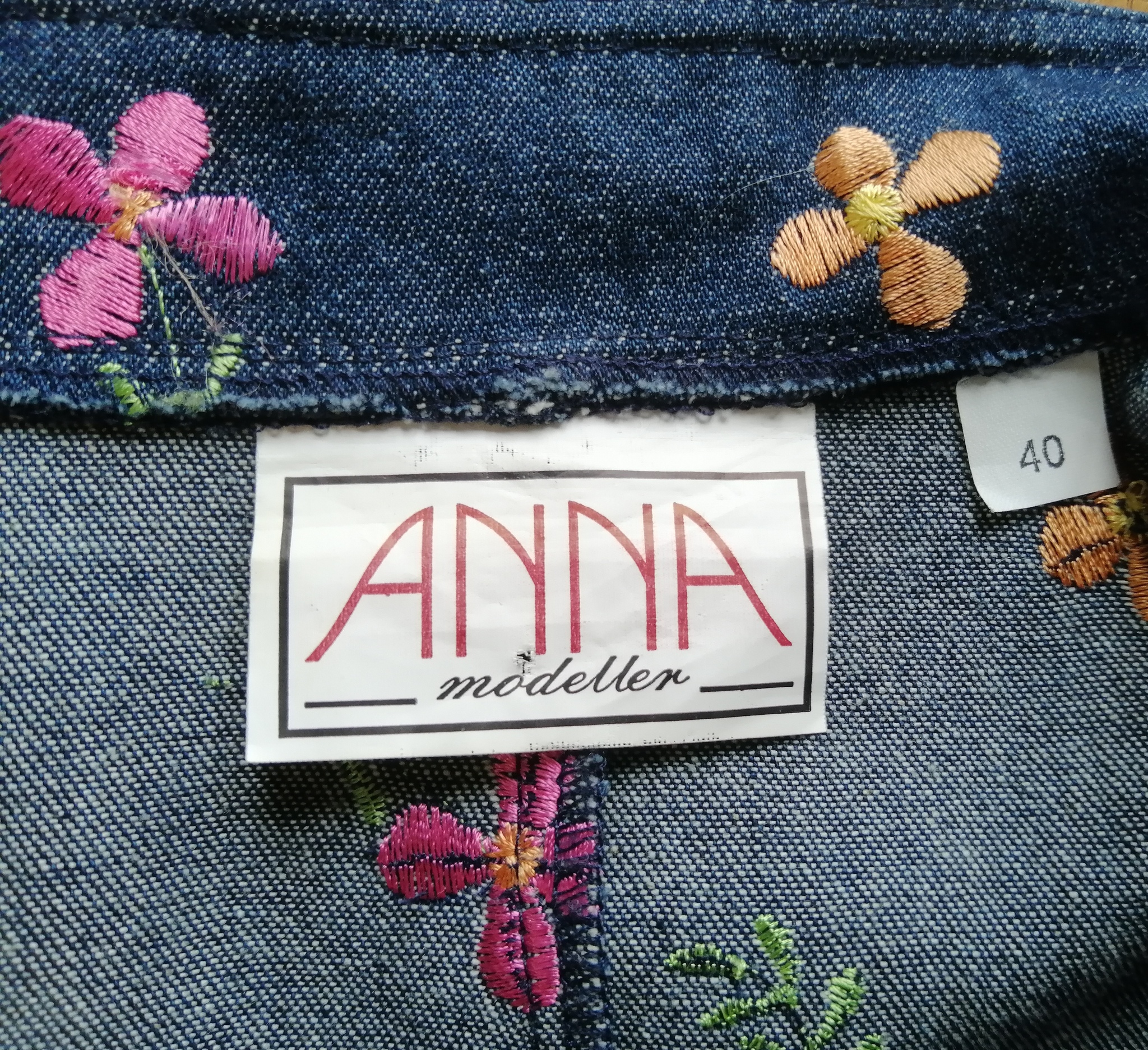 Vintage jeans-kavaj med broderade blommor Anna-modeller 80-tal
