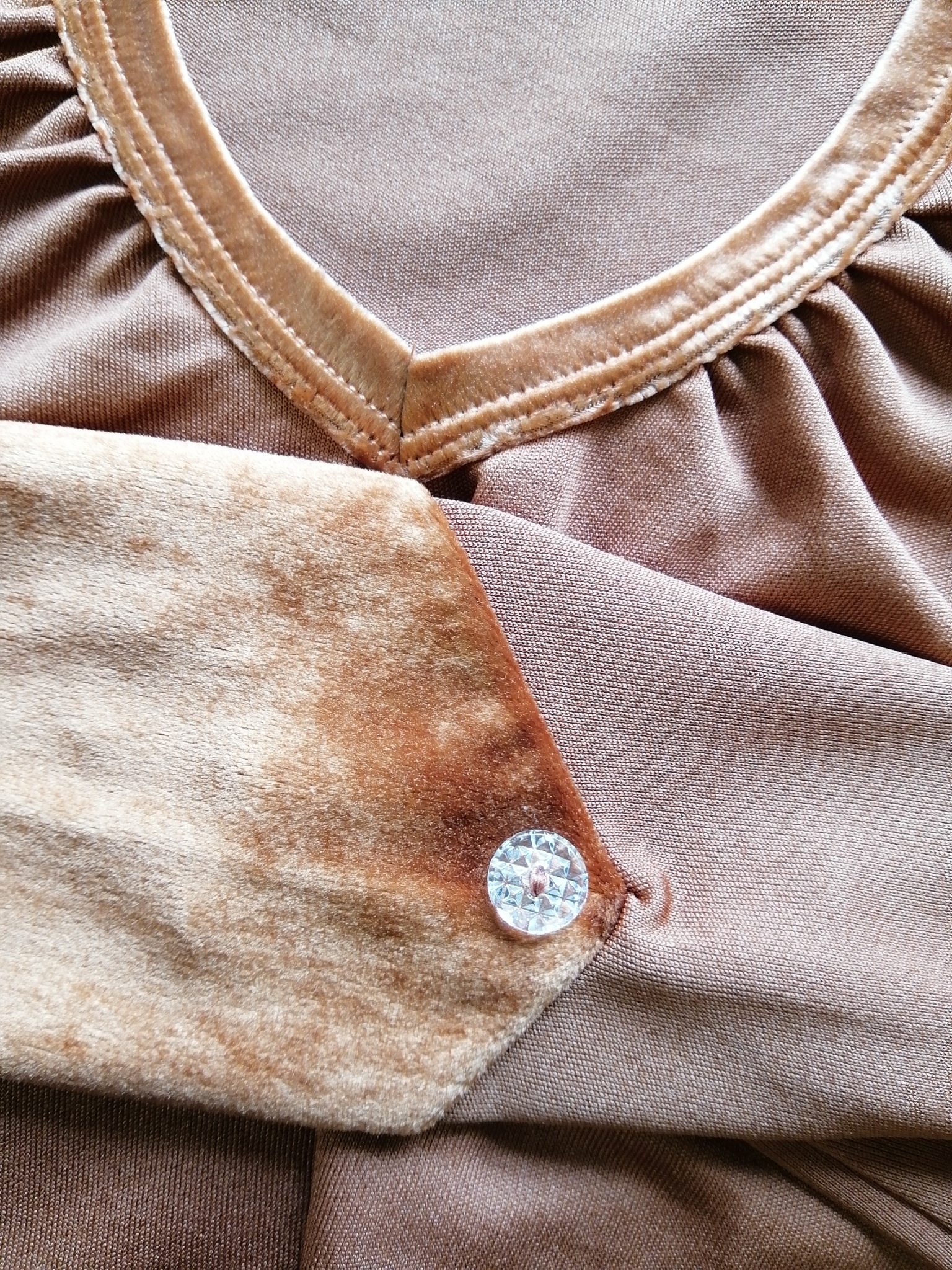 Vintage rostbrun långärmad top v-ringad med rynk fin detalj ärmen 70-tal