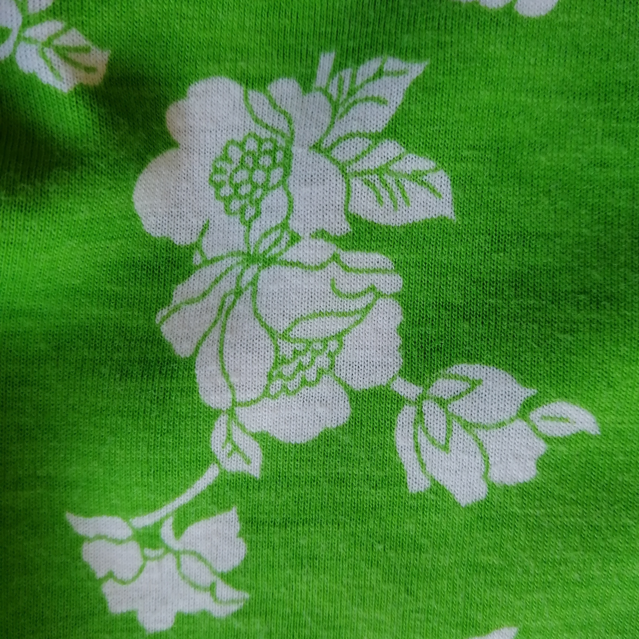 Vintage kortärmad blus grön med vita blommor knappar fram t-shirtmaterial 70-tal